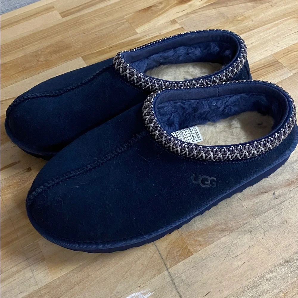 UGG kids Navy Suede Plush-Lined Slip-On Clog size 4  Like new